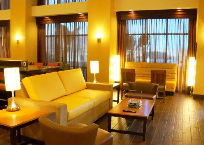 Hampton & Hotel